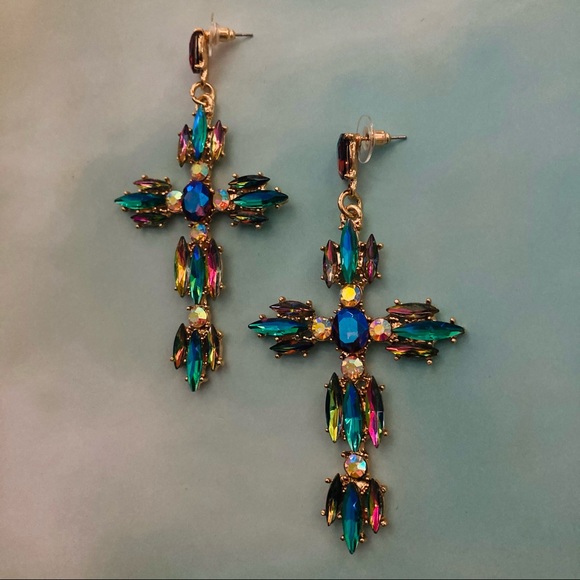 NEW Rhinestone cross earrings. - Picture 9 of 11